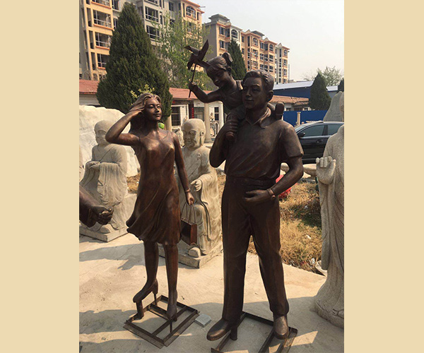 一家人－現代人物銅雕